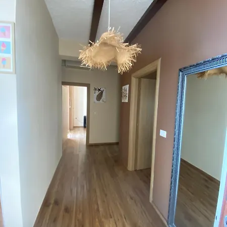 Dejon Apartment *